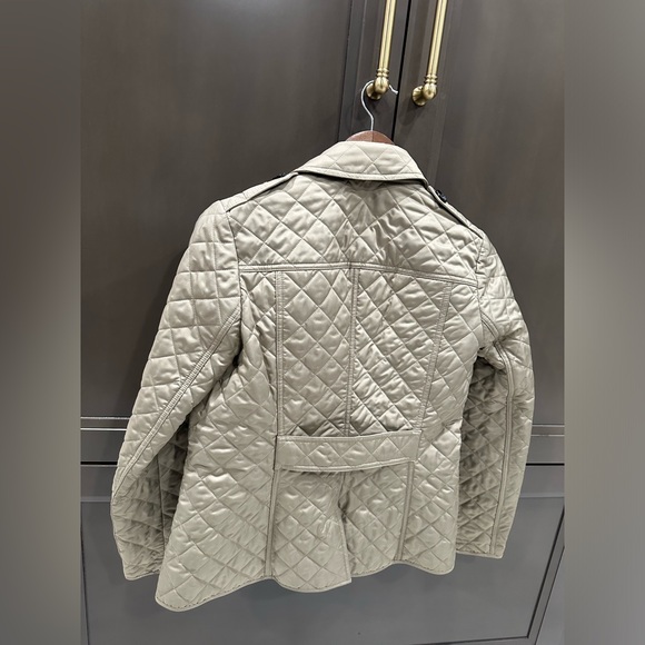 Brand new without tags Burberry Quilted Thermoregulated Jacket. XS - Picture 3 of 8